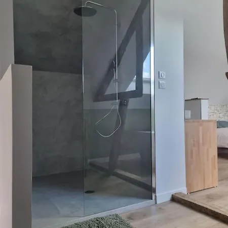 Les Terres De Marie - Calmes Et Modernes * La Haye-en-Lyons