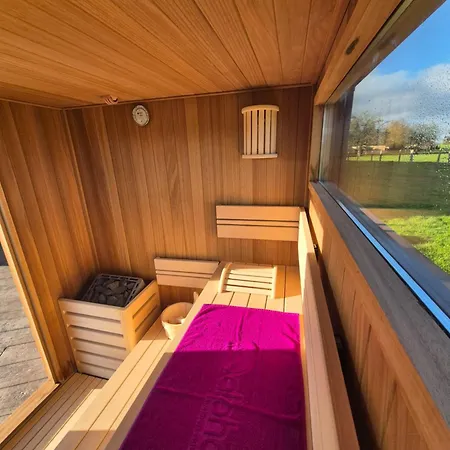 Les Terres De Marie - Calmes Et Modernes * La Haye-en-Lyons